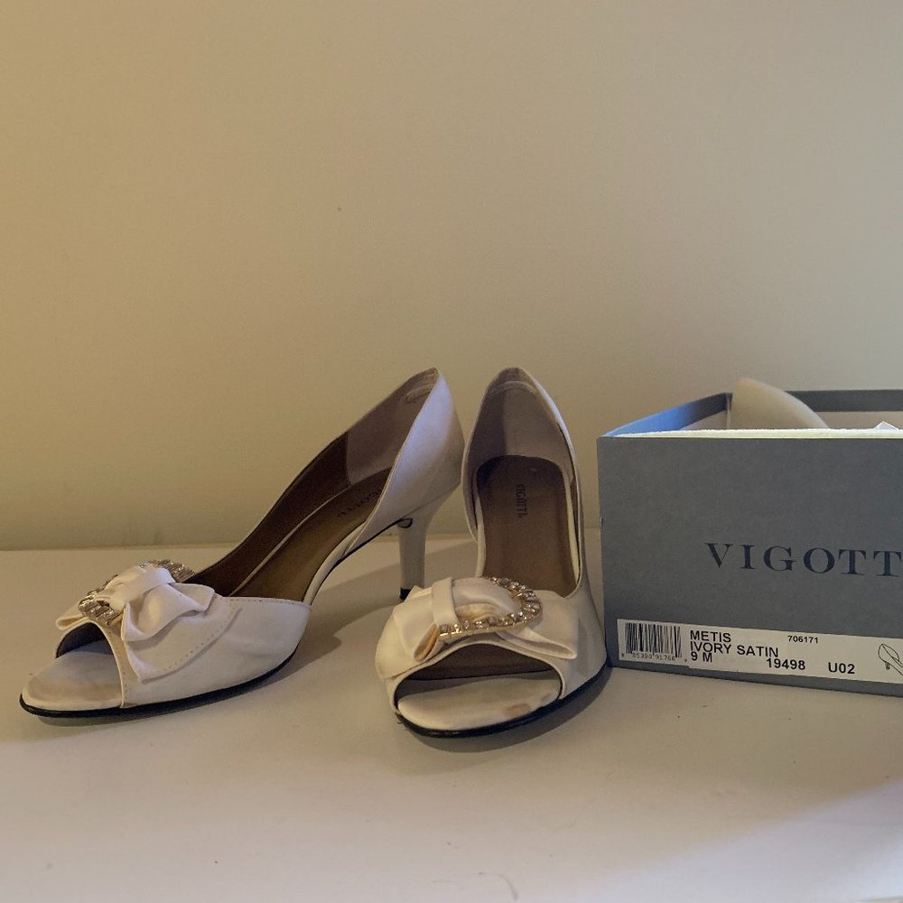 Open toe sparkle buckle dress shoes